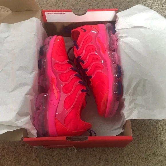 Women’s Nike Air Vapormax Plus 7.5 Bright Crimson - Picture 5 of 10